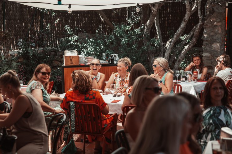 Ritmos y Comidas: Pikes Ibiza | San Antonio